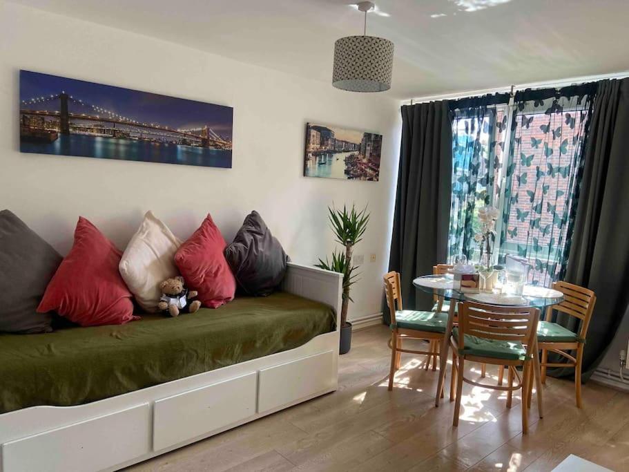 Apt 2/4People Archway/Holloway ลอนดอน ภายนอก รูปภาพ